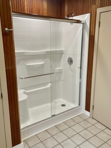 Building Photo - 1128 Clayton Dr