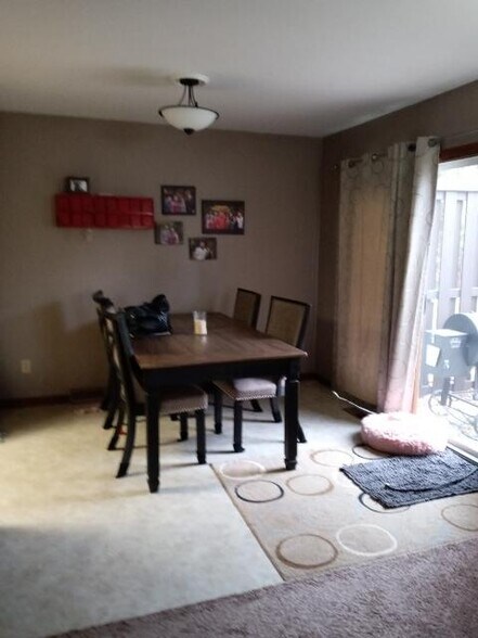 Building Photo - 300 E Saratoga St