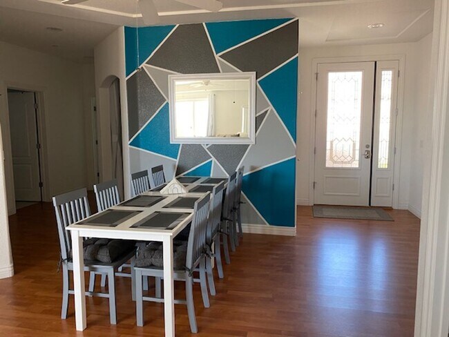 Building Photo - 3 BR + Bonus, Fully furnished, Includes Ut...