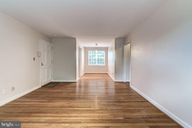 Building Photo - 109 E Glebe Rd