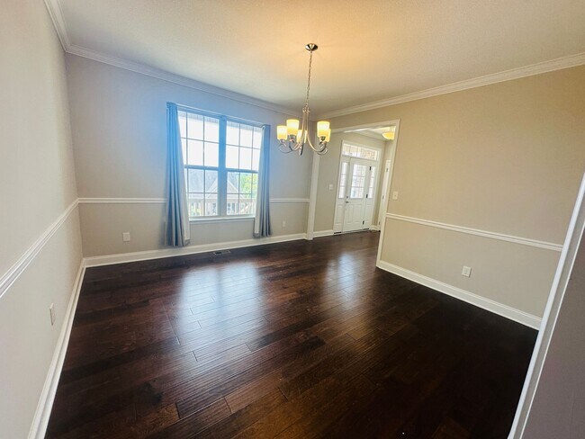 Building Photo - Incredible views 4 bed / 2.5 bath, master on main