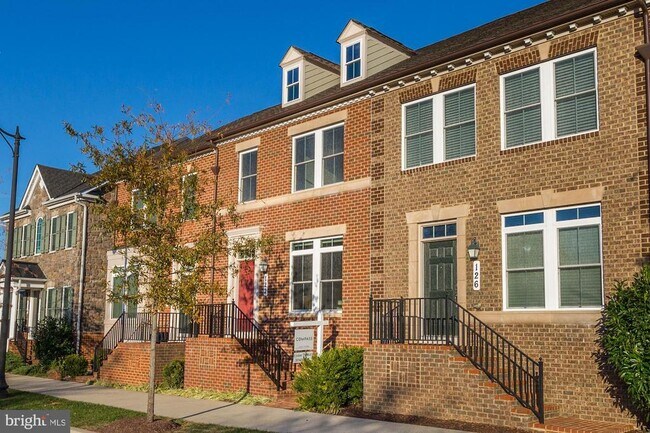 Building Photo - 122 Parkview Ave