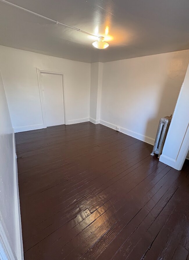 Building Photo - COMING SOON! 3 Bedroom Apartment - York City SD