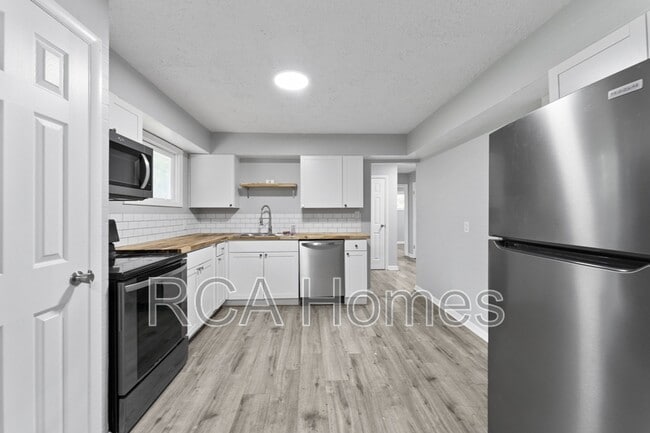 Building Photo - 2292 W 67th St