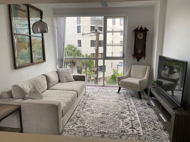 Building Photo - 2756 Day Ave