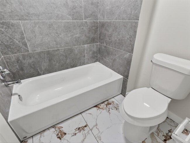 Building Photo - 4418 W Thunderwood Cir