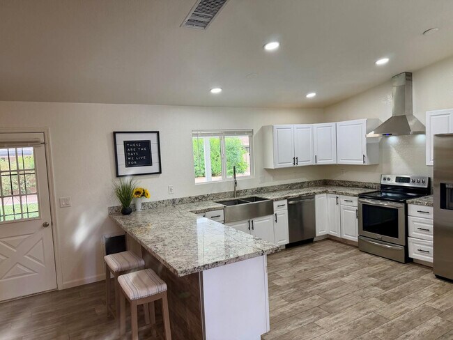 Building Photo - 3761 E Dulciana Ave