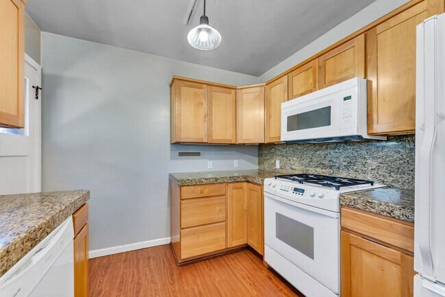 Building Photo - 760 Marsh Ave