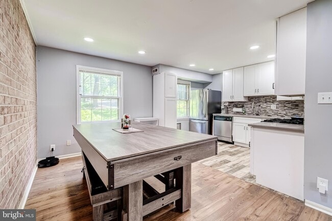 Building Photo - 6012 Westchester Dr