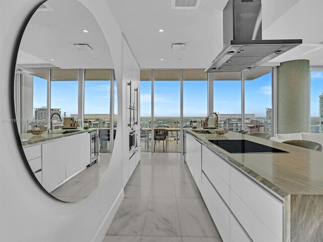 Building Photo - 700 NE 26th Terrace