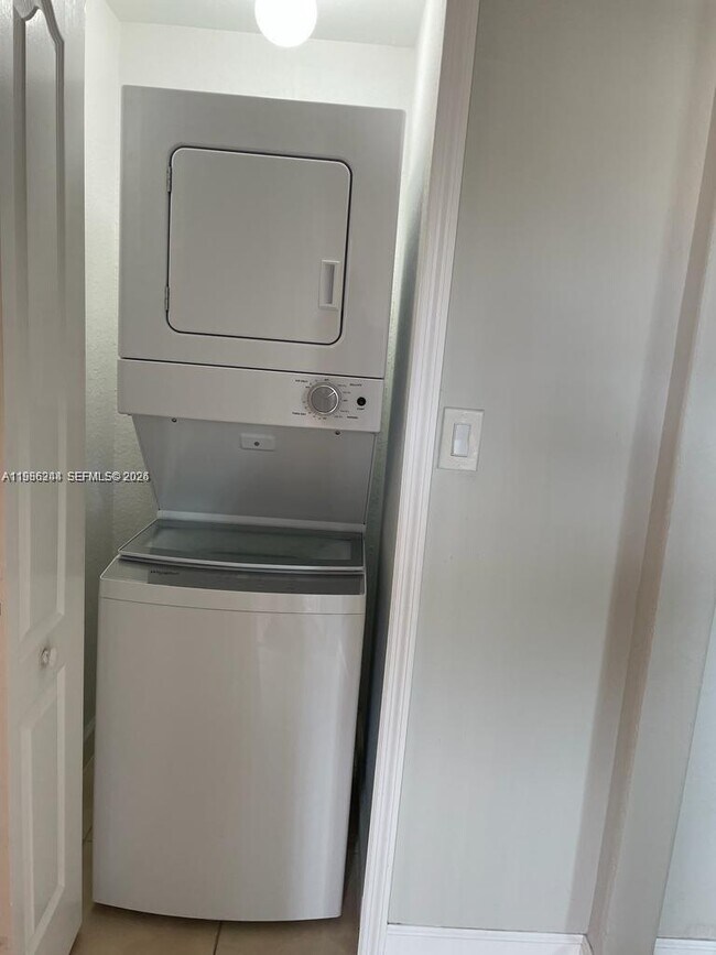 Building Photo - 1663 SE 29th St