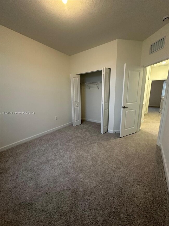 Building Photo - 2534 SE 27th Dr