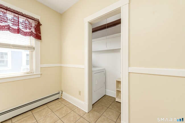 Building Photo - 108 Belden St