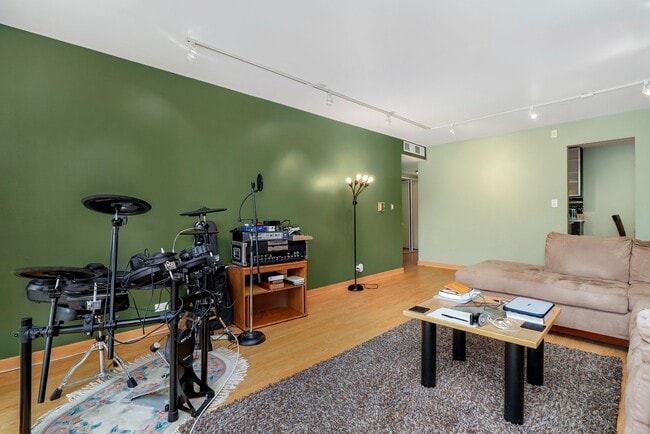 Building Photo - 5101 Carriage Way Dr