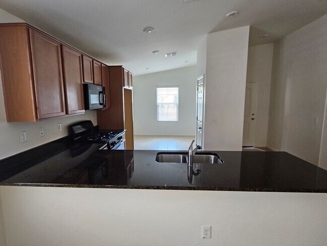 Building Photo - lovely 3bd 2 bth home