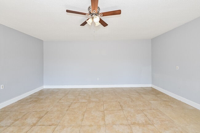 Building Photo - 7126 Kings Dr