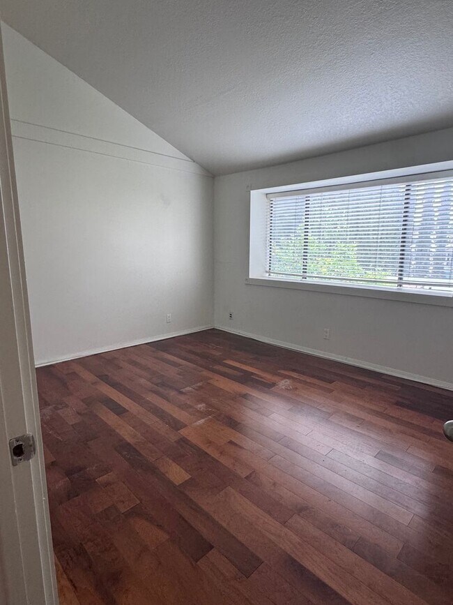 Building Photo - Agoura Hills Townhome | Upgraded + Private 2-Car Garage