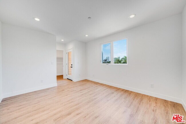 Building Photo - 1433 S Crescent Heights Blvd