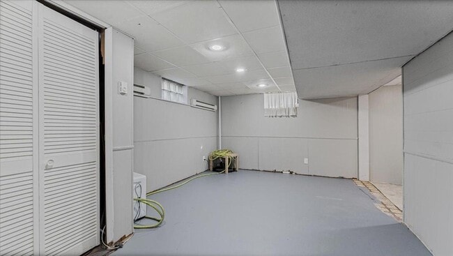 Building Photo - 828 15th St SW