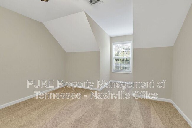 Building Photo - 723 Holland Ridge Dr