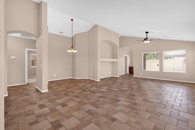 Building Photo - Lovely 3 bed / 2.5 bath Home in the Power ...