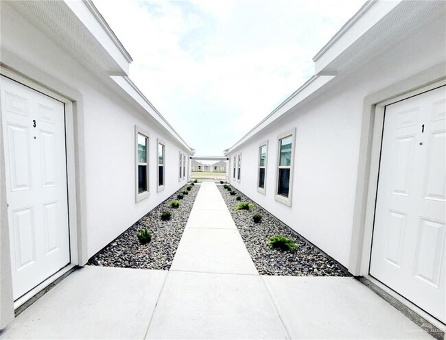 Building Photo - 14 Sandpiper Ave