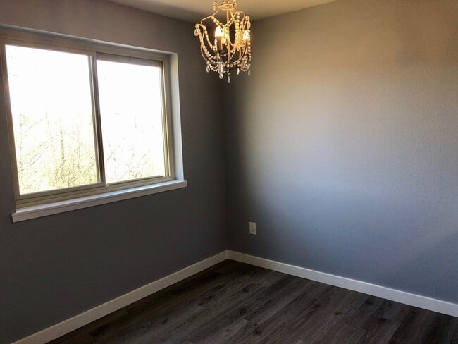 Building Photo - 2 Bedroom 2 Bath Condo Overlooking a Green...