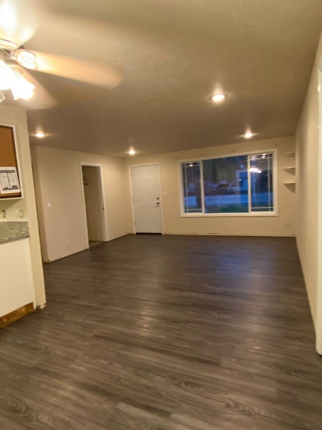 Building Photo - 4 Bedroom, 2 Bathroom House with Large Fenced Backyard, New Vinyl Plank Flooring, Granite Counter...