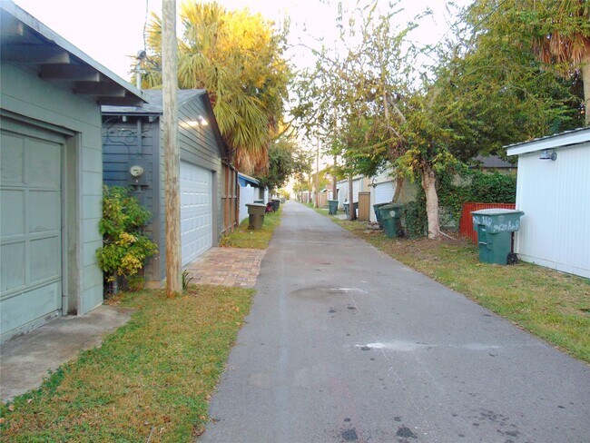 Building Photo - 3420 Avenue R