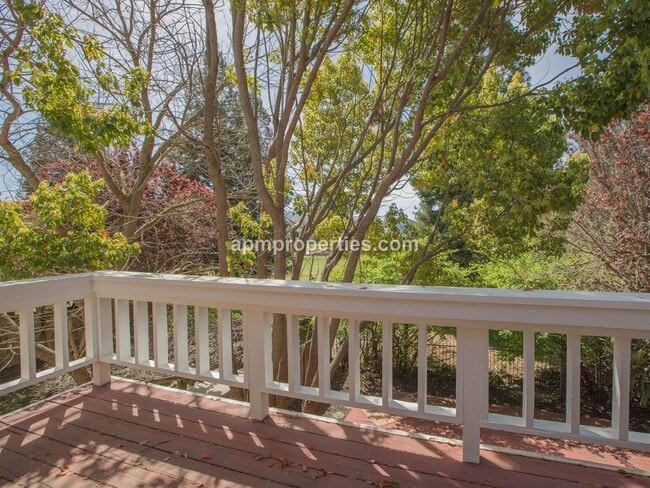 Building Photo - Extraordinary 3 Bedroom, 3 bath Canyon Lakes Golf Course Home!