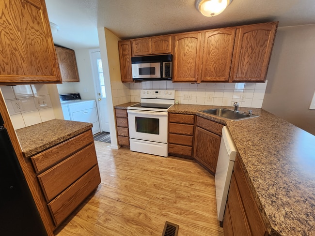 Building Photo - 3BR, 2BTH in Hayden