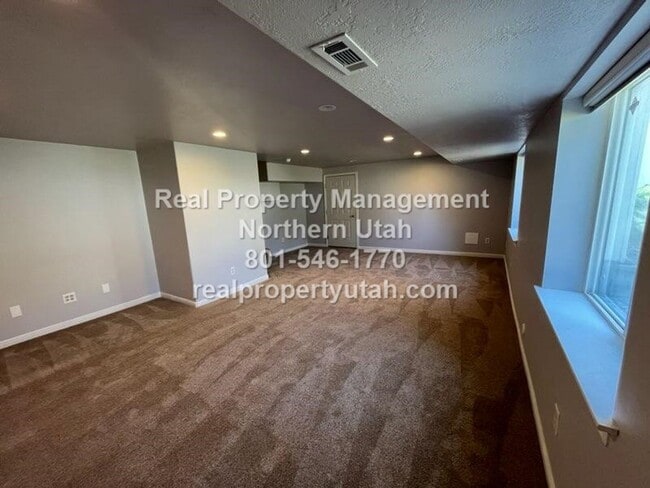 Building Photo - 3 Bedroom Layton Home Coming Available in ...
