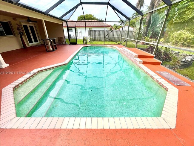 Building Photo - 10001 NW 11th Manor