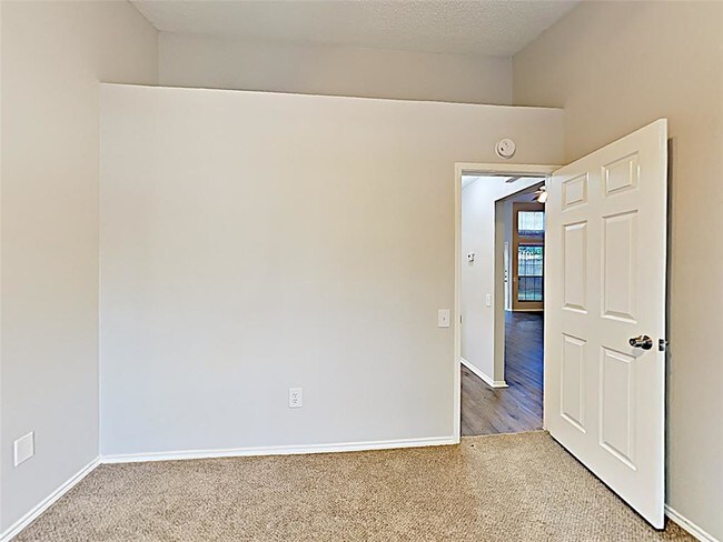 Building Photo - 2525 Country Creek Ln