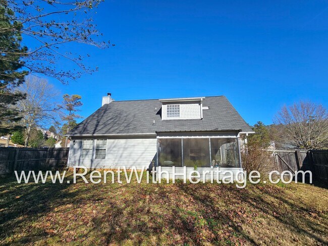 Building Photo - GORGEOUS LAKE VIEW HOME IN POPULAR LAKERIDGE SUBDIVSION! GREAT LOCATION - CLOSE TO EVERYTHING