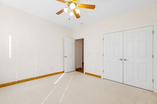 Building Photo - Exceptional 5-Bedroom Residence in the Hea...