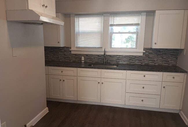 Building Photo - Generous 5 Bedroom Colonial Style Home