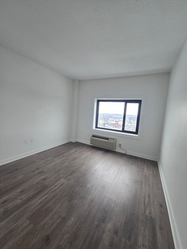 Building Photo - Be the first to occupy this renovated 2-bedroom & 2 full bathrooms condominium with lots of ameni...