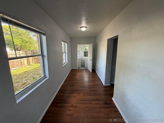 Building Photo - 532 NW 13th Ave