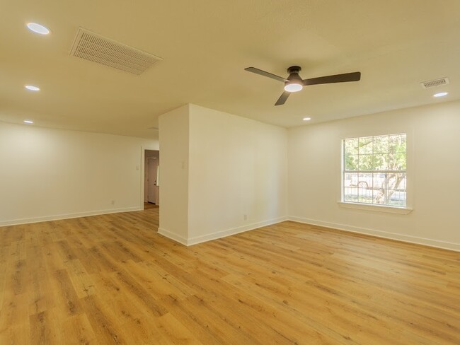 Building Photo - 6802 Eastwood St