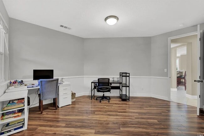 Building Photo - 107 Brighton Cir