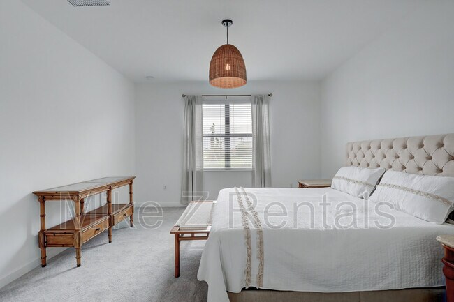 Building Photo - 18315 Ridgeline Dr