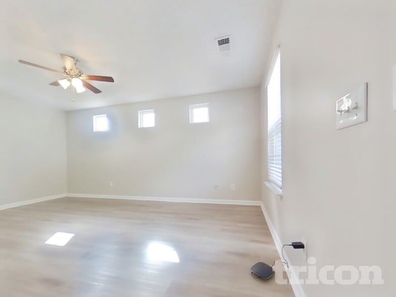 Building Photo - 220 Oak Grove Way