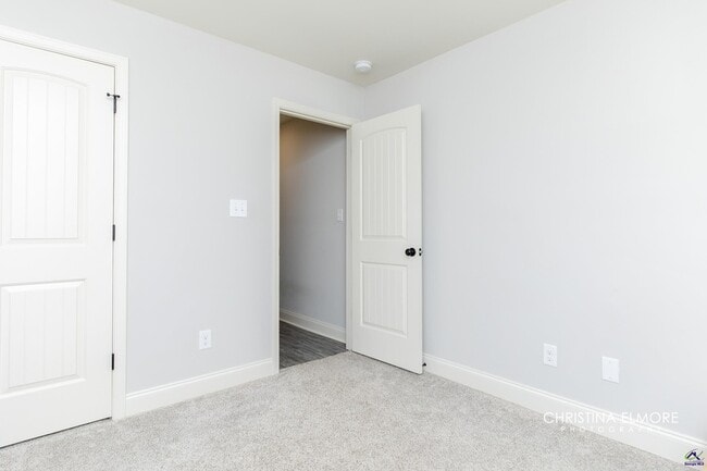 Building Photo - 214 Creek Ridge Dr