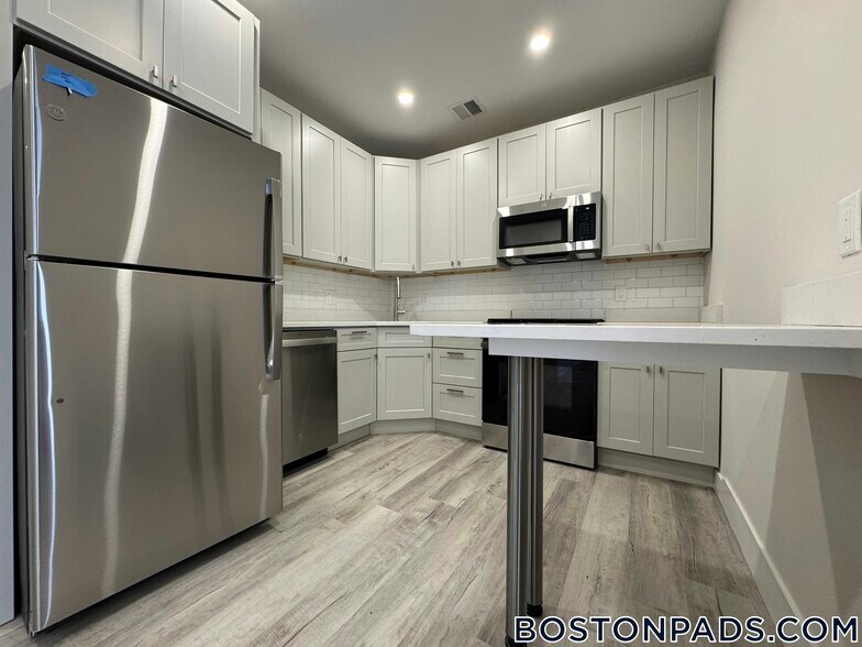 Building Photo - 10 Cawfield St