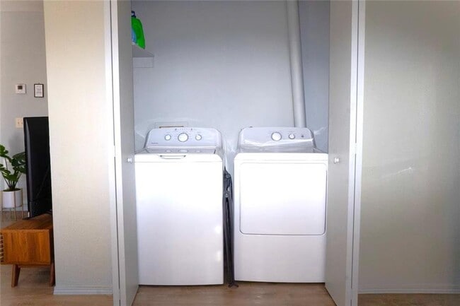 Building Photo - 502 SE B St