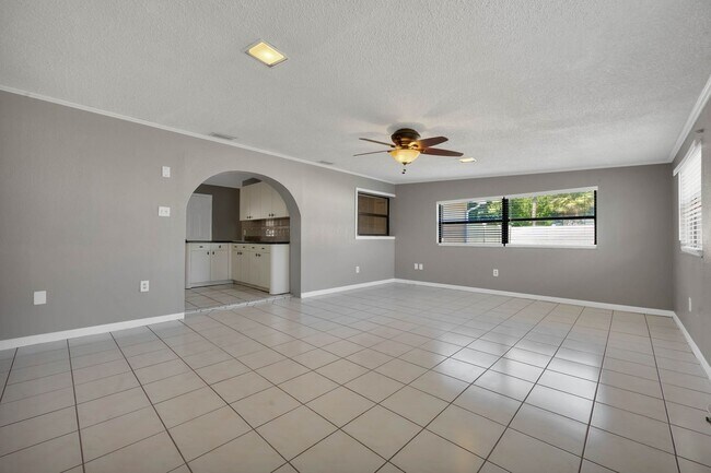 Building Photo - 8101 Alveron Ave