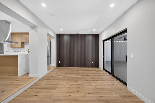 Building Photo - 1011 NW 30th Ct