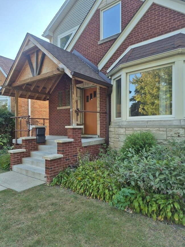 Building Photo - 4138 N Parkside Ave