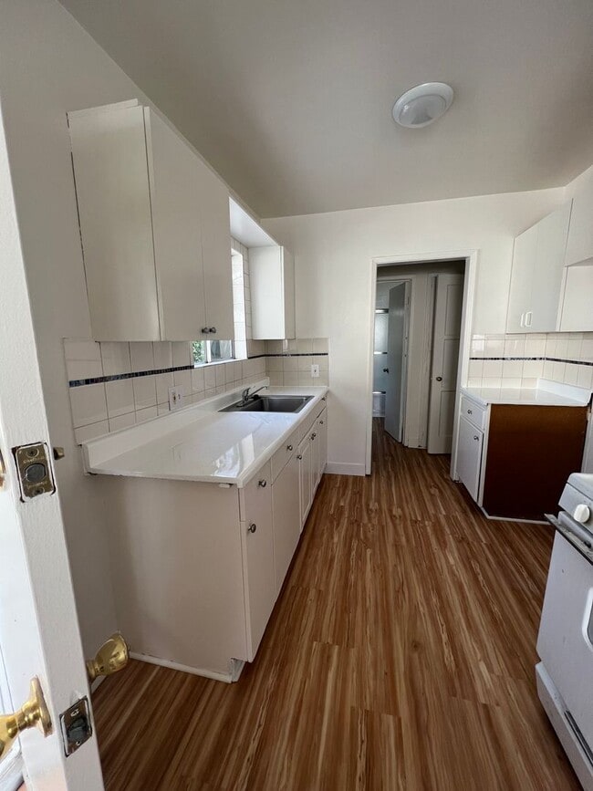 Building Photo - Gilmore Apts